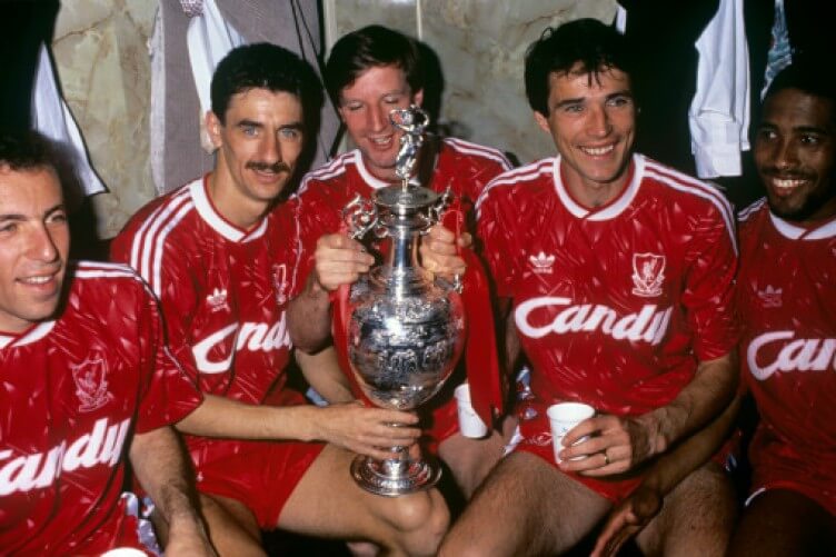 El Liverpool gana la Primera División 1989/90, volverá a ganar el título de liga 30 años después